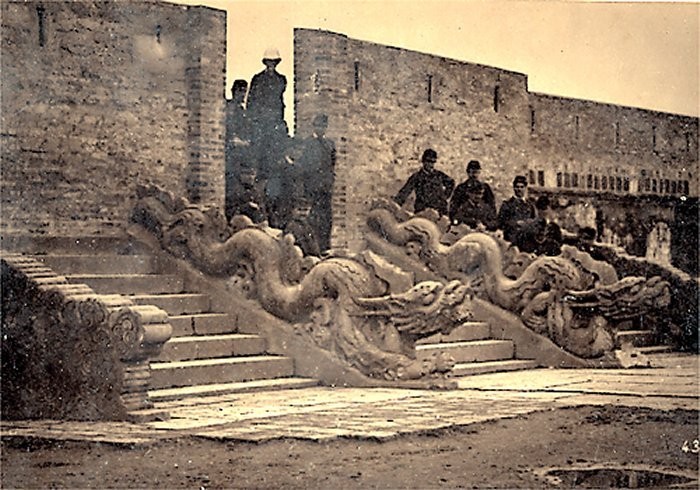Điện Kính Thiên trong thành cổ Hà Nội thời điểm bị quân Pháp chiếm